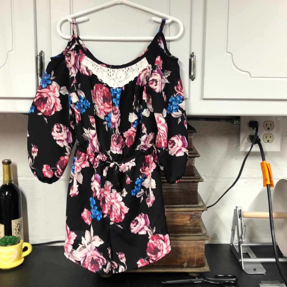 Pink‎ & Violet cold shoulder romper size 6/6X girl